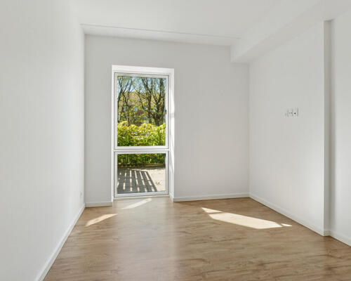 Moderne lejlighed med stor altan