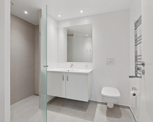 Moderne lejlighed med stor altan