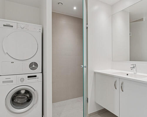 Moderne lejlighed med stor altan