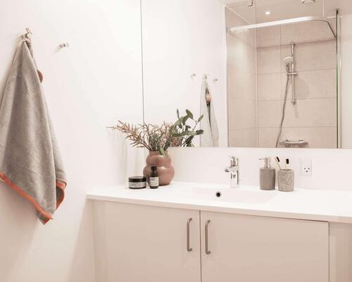 Lys 2-værelses lejlighed i Asani Haven