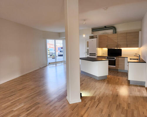 Renoveret og rummelig 4-værelses lejlighed