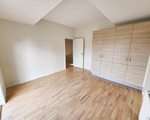 Renoveret og rummelig 4-værelses lejlighed