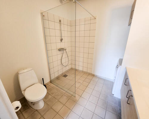 Renoveret og rummelig 4-værelses lejlighed