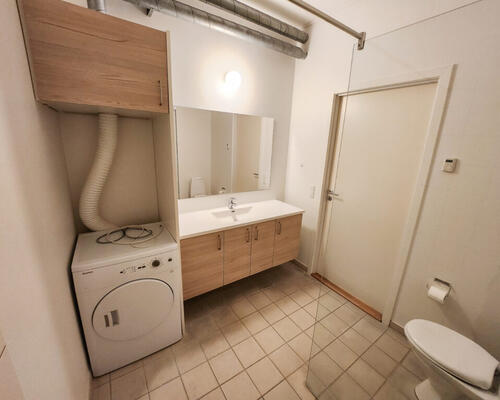 Renoveret og rummelig 4-værelses lejlighed