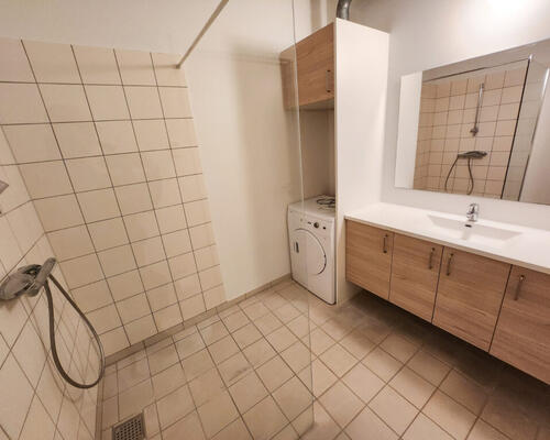 Renoveret og rummelig 4-værelses lejlighed