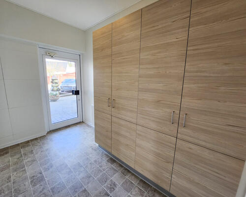 Renoveret og rummelig 4-værelses lejlighed