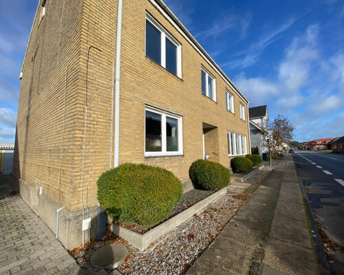 Lys og skøn 2-værelses lejlighed med udsigt til natur i Hobro