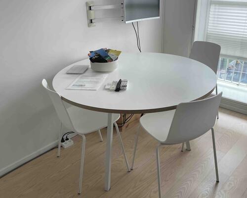 Fuldt møbleret lejlighed på Vesterbro – plug-n-play med alt inkluderet