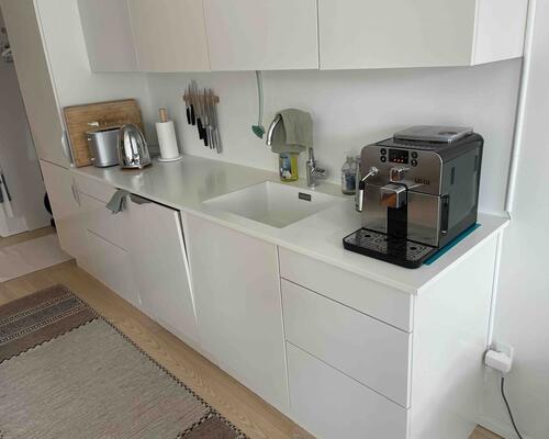 Fuldt møbleret lejlighed på Vesterbro – plug-n-play med alt inkluderet