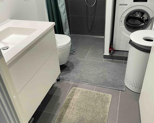 Fuldt møbleret lejlighed på Vesterbro – plug-n-play med alt inkluderet