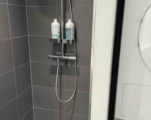 Fuldt møbleret lejlighed på Vesterbro – plug-n-play med alt inkluderet