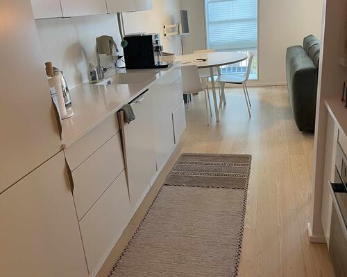 Fuldt møbleret lejlighed på Vesterbro – plug-n-play med alt inkluderet