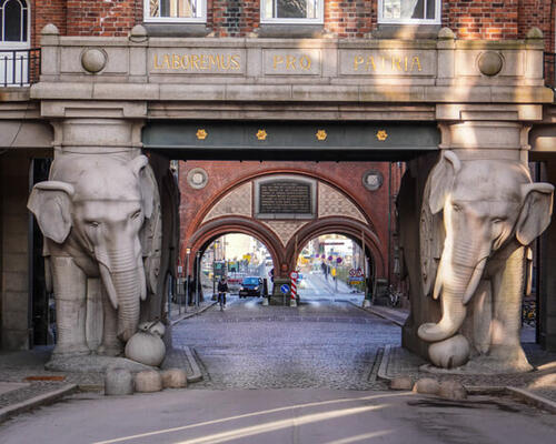 Fuldt møbleret lejlighed på Vesterbro – plug-n-play med alt inkluderet