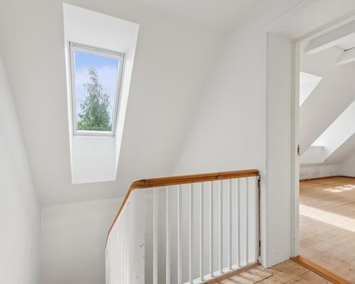 Unik villa med panoramaudsigt over Esrum Sø – og kig til Fredensborg Slot