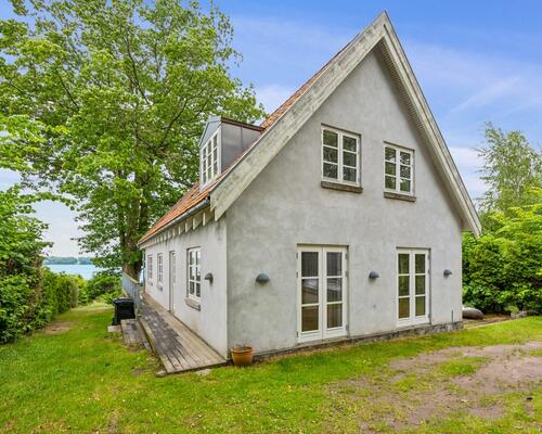 Unik villa med panoramaudsigt over Esrum Sø – og kig til Fredensborg Slot