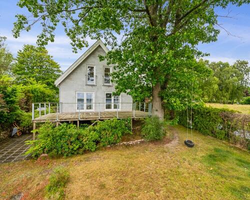 Unik villa med panoramaudsigt over Esrum Sø – og kig til Fredensborg Slot