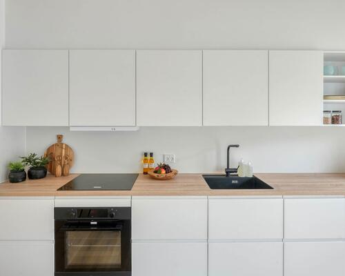 Nyd livet i et rummeligt rækkehus i flere plan