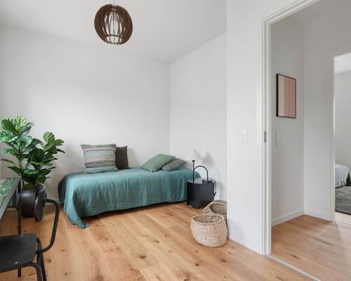 Nyd livet i et rummeligt rækkehus i flere plan