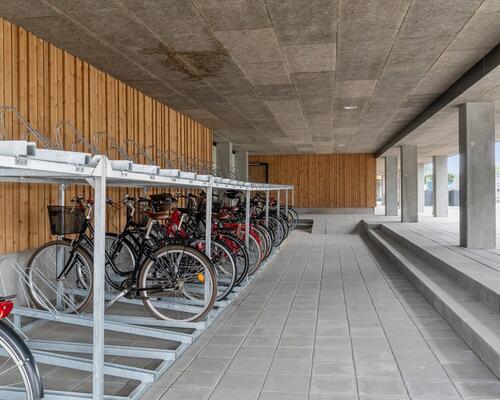 lækker 3' er med terrasse - 3,5 km til Midtbyen