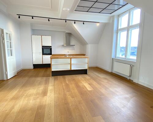 Skøn lys lejlighed ved Sankt Annæ Plads