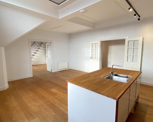 Skøn lys lejlighed ved Sankt Annæ Plads