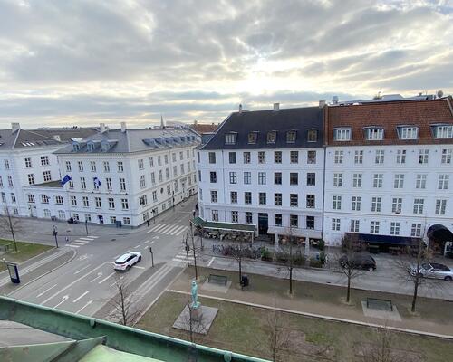 Skøn lys lejlighed ved Sankt Annæ Plads