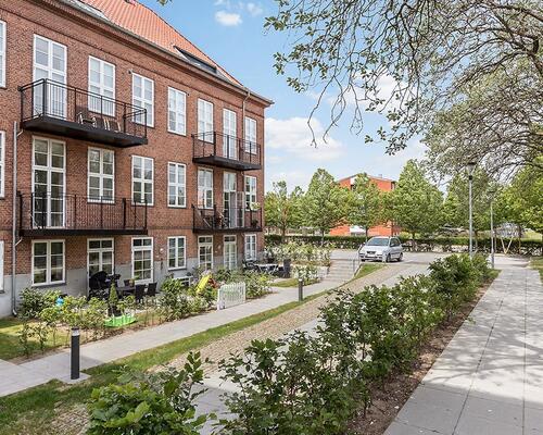 Hyggelig 2'værelses lejlighed med lille østvendt have