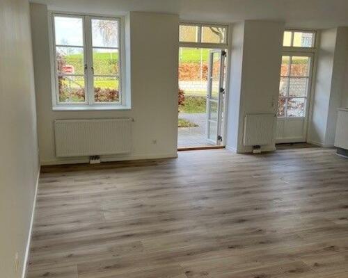 Hyggelig 2'værelses lejlighed med lille østvendt have