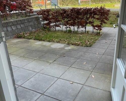 Hyggelig 2'værelses lejlighed med lille østvendt have