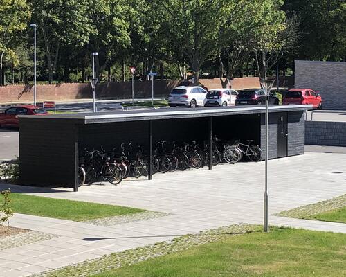 Hyggelig 2'værelses lejlighed med lille østvendt have