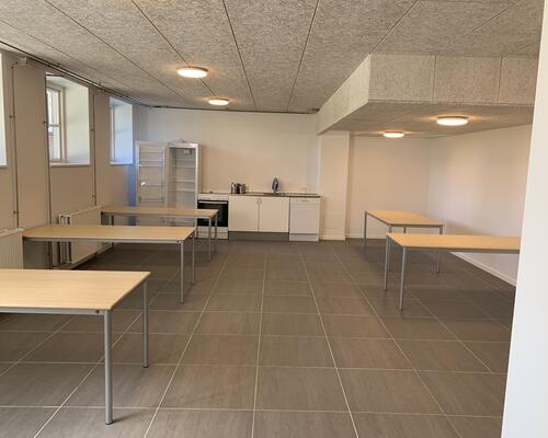 Hyggelig 2'værelses lejlighed med lille østvendt have