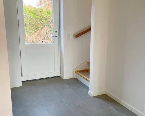 Nyopført rækkehus med terrasse, altan og udsigt over fjorden