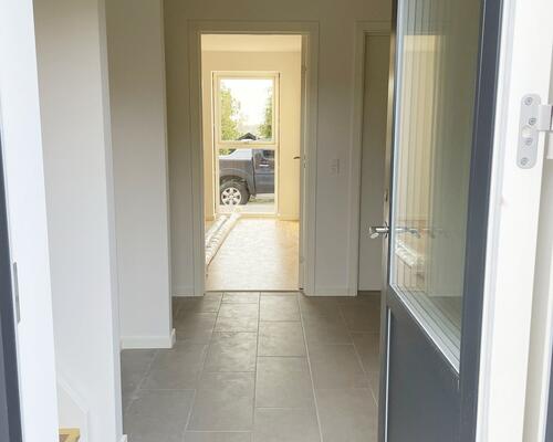 Nyopført rækkehus med terrasse, altan og udsigt over fjorden