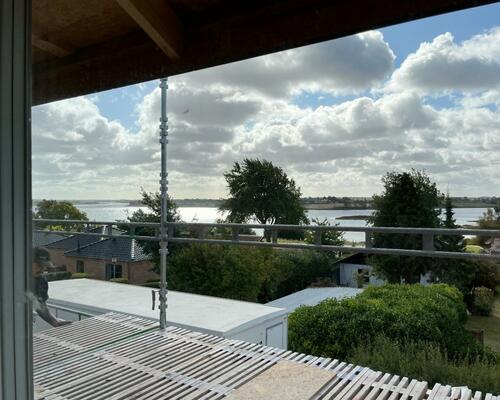 Nyopført rækkehus med terrasse, altan og udsigt over fjorden