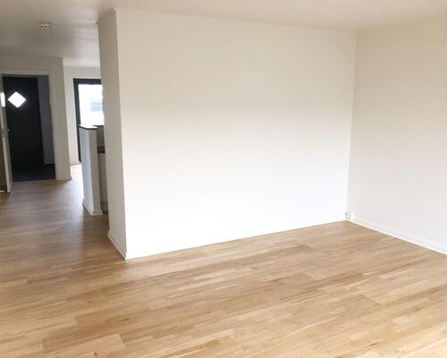 Stort rækkehus med 4 værelser, have og 2 terrasser