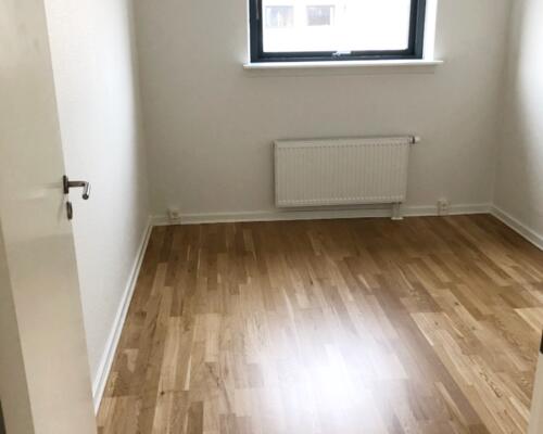 Stort rækkehus med 4 værelser, have og 2 terrasser