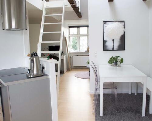 1 1/2 vær. med hems i Aalb. V