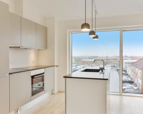 4-værelses bolig i 2 plan med egen tagterrasse!