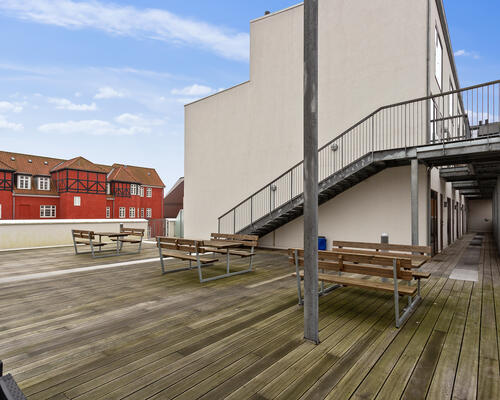 4-værelses bolig i 2 plan med egen tagterrasse!