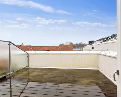 4-værelses bolig i 2 plan med egen tagterrasse!