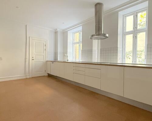 Rummelig lejlighed på Vesterbro