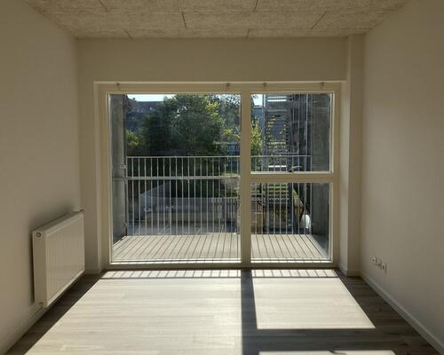 Skøn lys lejlighed tæt på letbanen og banegården