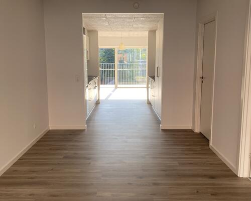 Skøn lys lejlighed tæt på letbanen og banegården