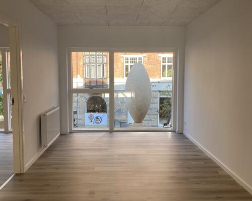 Skøn lys lejlighed tæt på letbanen og banegården