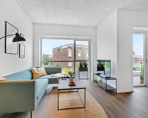 Flot og velindrettet lejlighed med altan og lækre fællesarealer 😍