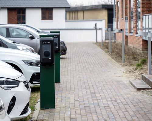 Flot og velindrettet lejlighed med altan og lækre fællesarealer 😍