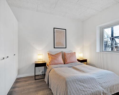 Flot og velindrettet stue-lejlighed med altan og lækre fællesarealer 😍<br>