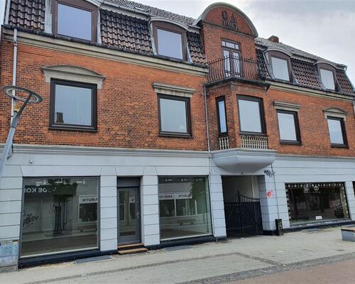 Herskabelig lejlighed centralt på Algade