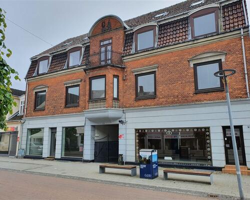 Herskabelig lejlighed centralt på Algade