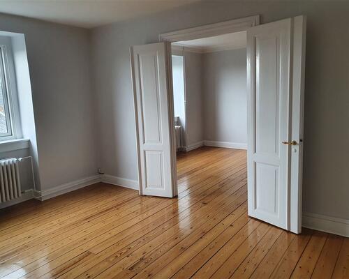 Herskabelig lejlighed centralt på Algade